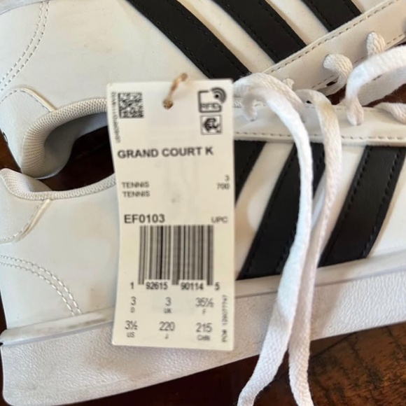 Boys Adidas Gym Shoes - Picture 1 of 3